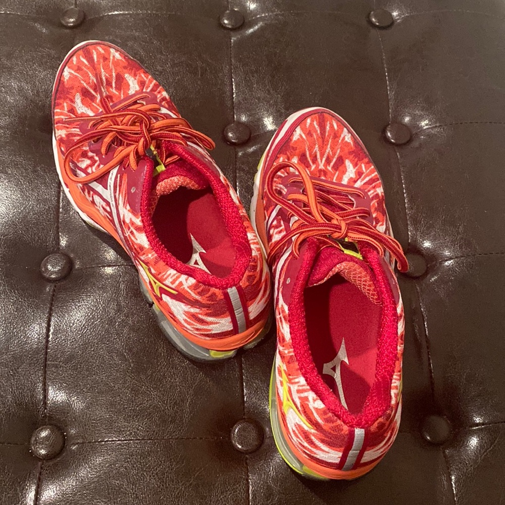 Excellent condition Mizuno size 8